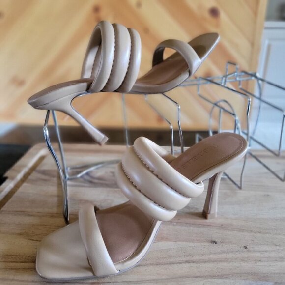 Gabrielle Union Collection /New York & Co.  Puffy Sandals- US 7 - Picture 7 of 8